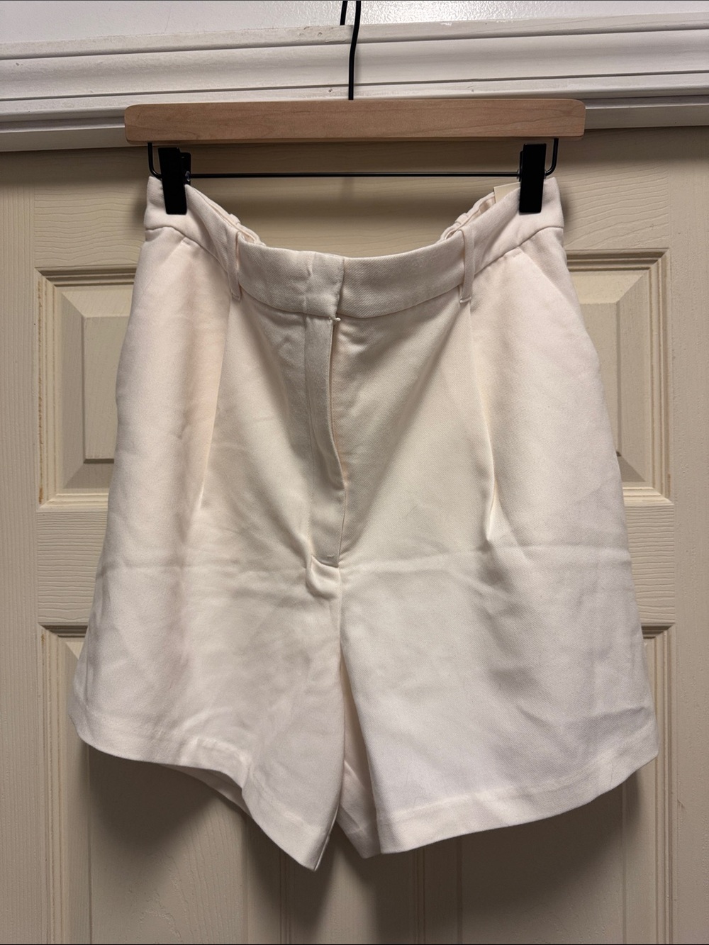 Abercrombie & Fitch Cream High-Rise Tailored Shorts